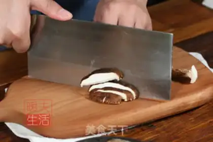 Make Porridge of mushroom shrimp step 1