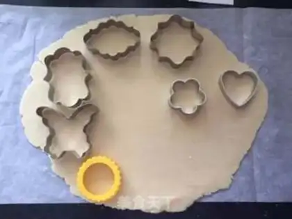 Make Lace Rose Frost Biscuit step 4