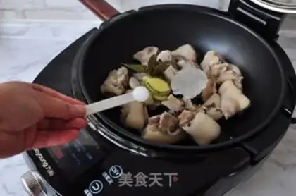 Make Red burning pig hoof step 4