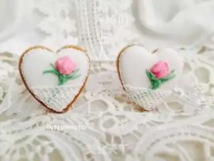 Make Lace Rose Frost Biscuit step 15