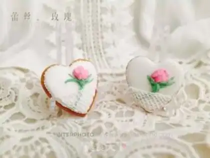 Make Lace Rose Frost Biscuit step 16
