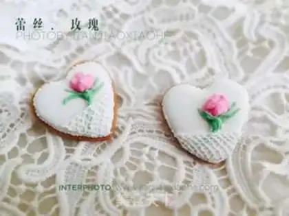 Make Lace Rose Frost Biscuit step 18