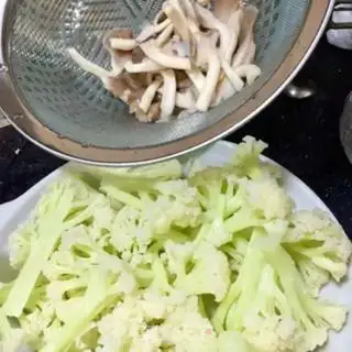 Make Scrambled mushrooms step 2