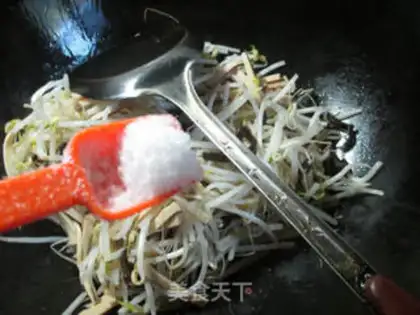 Make Black-eared eggs dry soybean step 4