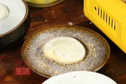 Make Bean sesame cake step 6