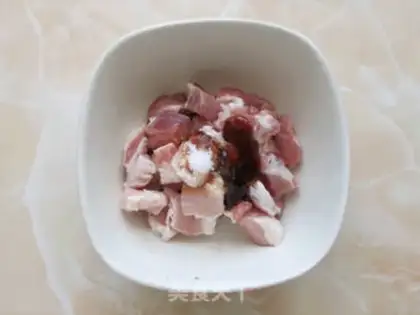 Make Five-coloured vegetable meat string step 0