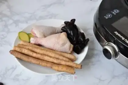 Make Chicken leg soup step 0