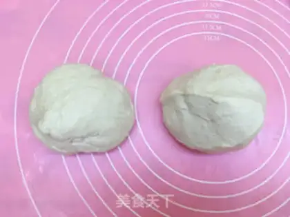 Make Pizza by the seafood flower step 2