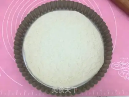 Make Pizza by the seafood flower step 5