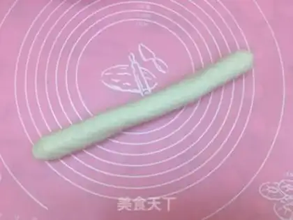 Make Pizza by the seafood flower step 8