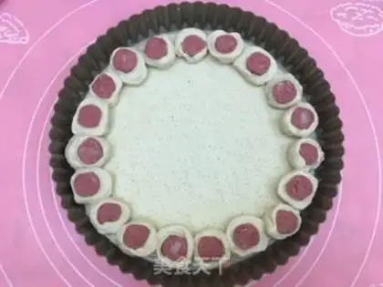 Make Pizza by the seafood flower step 10