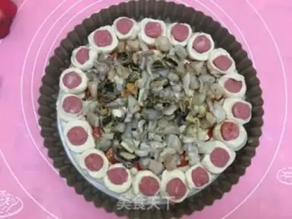 Make Pizza by the seafood flower step 14