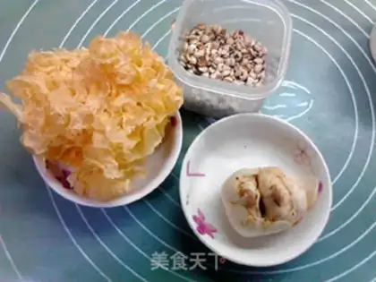 Make Lily rice silver ear soup step 0