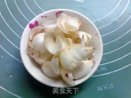 Make Lily rice silver ear soup step 2
