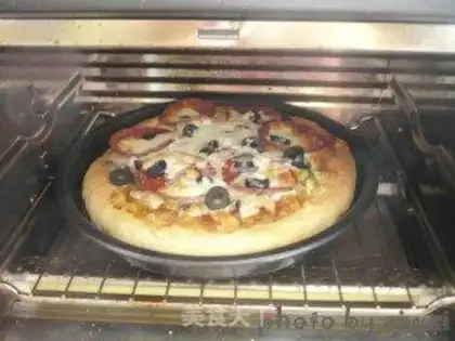 Make Salami Pizza, Italy step 2