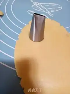 Make Flower cookies step 5