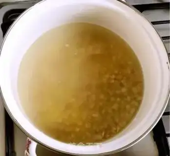 Make Pineapple rice soup step 1
