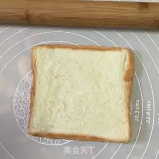 Make Toast roses step 1