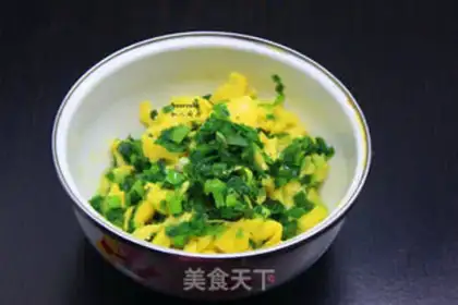 Make An egg box of celery step 1