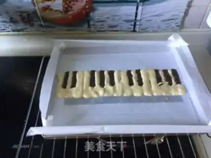 Make Piano-key banana cake rolls step 6