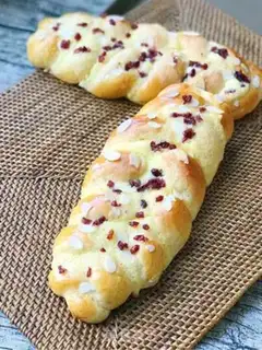 Make Cream cranberry runner bag step 12