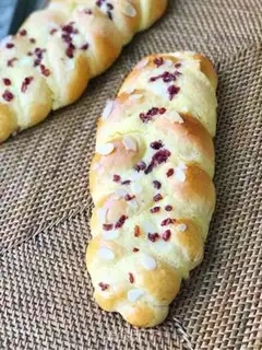 Make Cream cranberry runner bag step 13