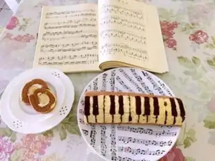 Make Piano-key banana cake rolls step 14