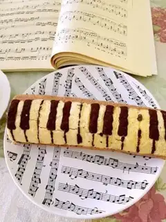 Make Piano-key banana cake rolls step 15
