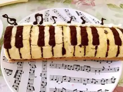 Make Piano-key banana cake rolls step 18