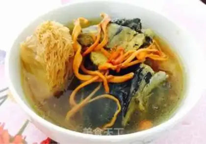 Make Worm and grass-cooked chicken step 0