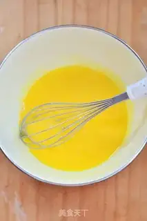 Make Strawberry roll step 1