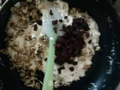 Make walnut cranberry raspberry step 7