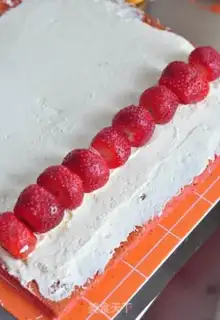 Make Strawberry roll step 7
