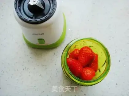 Make A yogurt popsicle step 1