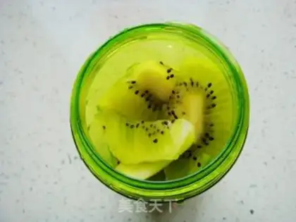 Make A yogurt popsicle step 4