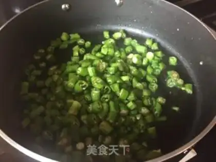 Make Pepper fried eggs step 3