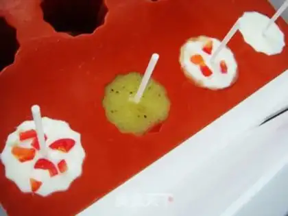 Make A yogurt popsicle step 8