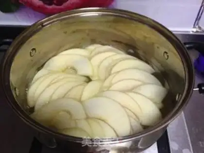 Make Apple roses step 2