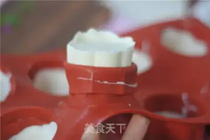 Make Two-coloured jam mousse of clubs step 9