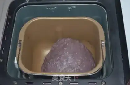 Make Pyramid sugar bread step 5