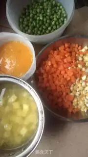 Make Pineapple rice step 1