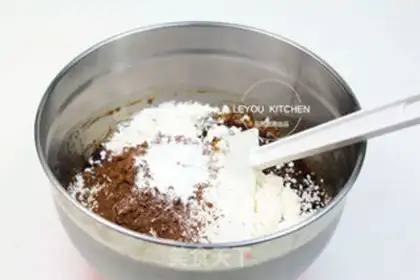 Make Chocolate cupcakes step 4