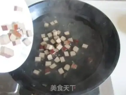 Make radish and fried eggs step 2