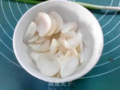 Make Lily fried eggs step 1