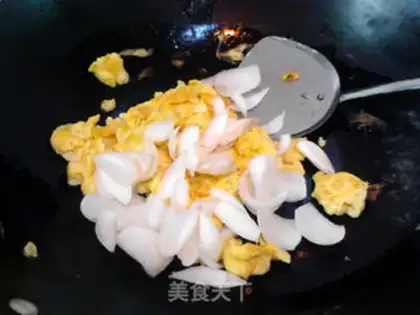 Make Lily fried eggs step 9