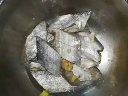 Make Pepper salted fish step 0