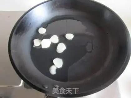 Make Scrambled eggs step 1