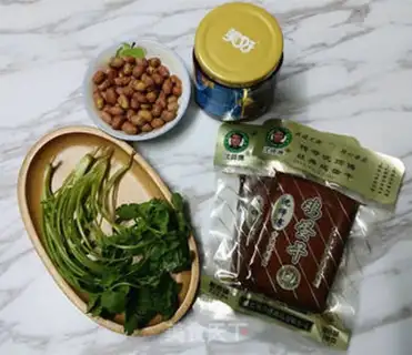 Make Cream beef sauce and eggs dry step 0