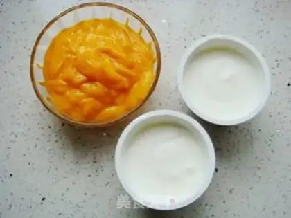 Make Three-colour fruit popsicles step 4