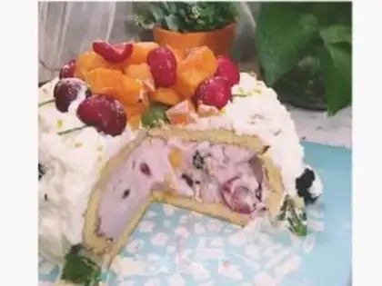 Make A fruit omelet cake step 17
